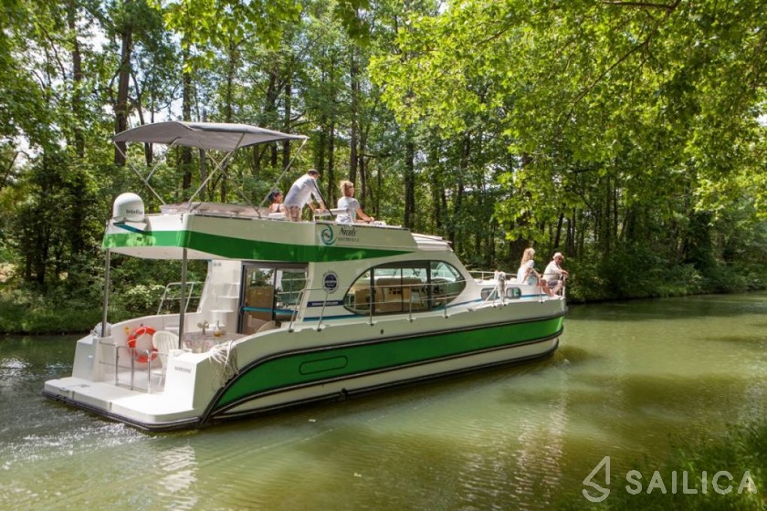 Houseboat - Yacht Charter Sailica