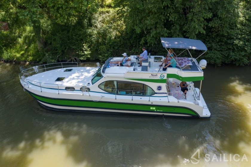 Houseboat - Yacht Charter Sailica