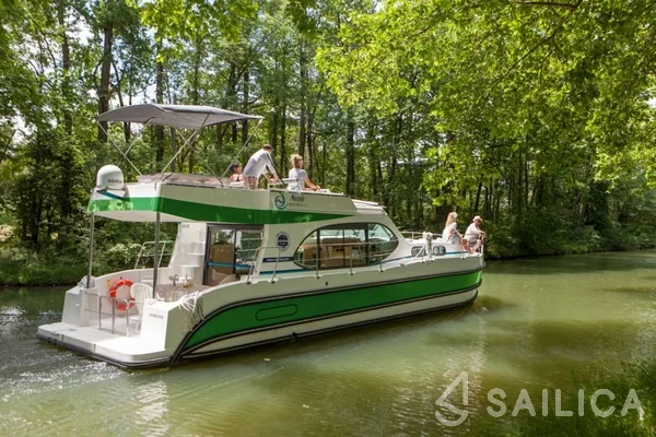 Houseboat - Yacht Charter Sailica