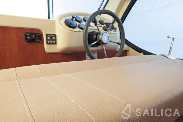 Houseboat - Yacht Charter Sailica