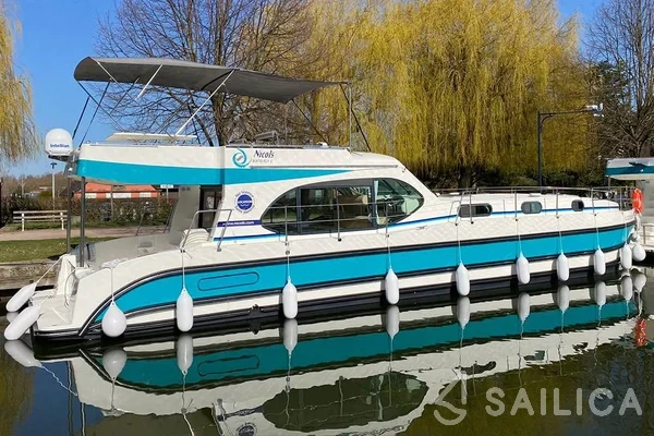 Houseboat - Yacht Charter Sailica