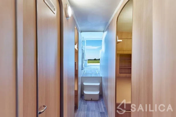 Houseboat - Yacht Charter Sailica