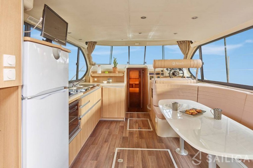 Houseboat - Yacht Charter Sailica