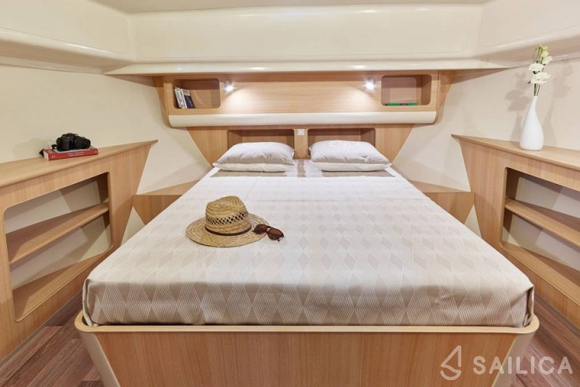 Houseboat - Yacht Charter Sailica