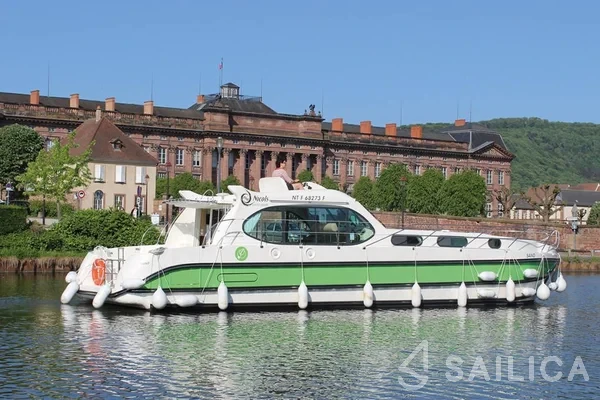 Houseboat - Yacht Charter Sailica