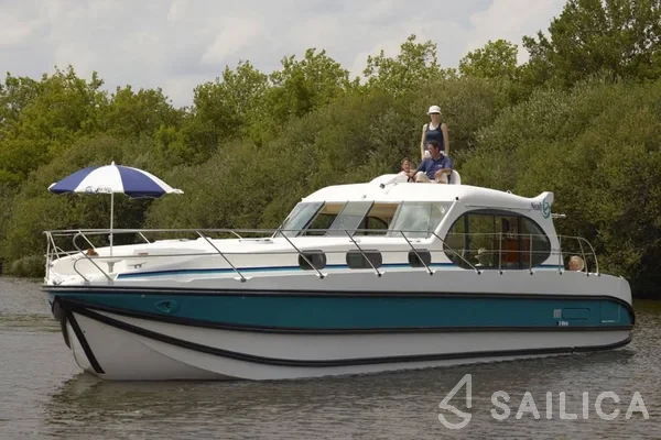 Houseboat - Yacht Charter Sailica