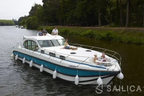 Houseboat - Yacht Charter Sailica