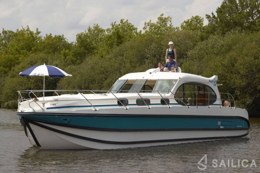 Houseboat - Yacht Charter Sailica