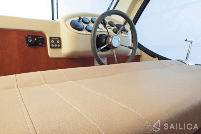 Houseboat - Yacht Charter Sailica
