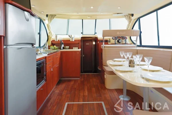 Houseboat - Yacht Charter Sailica
