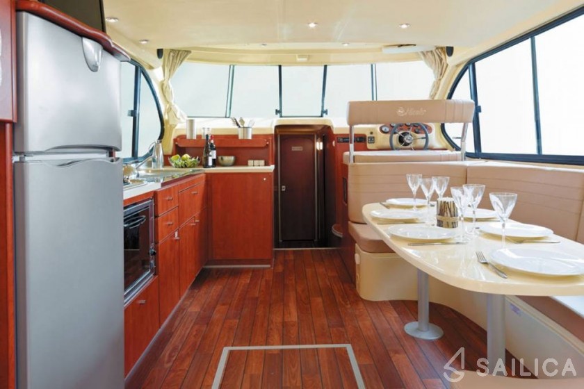 Houseboat - Yacht Charter Sailica