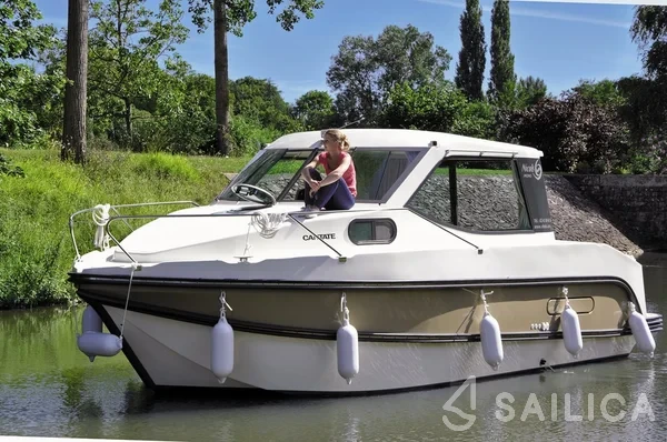 Houseboat - Yacht Charter Sailica