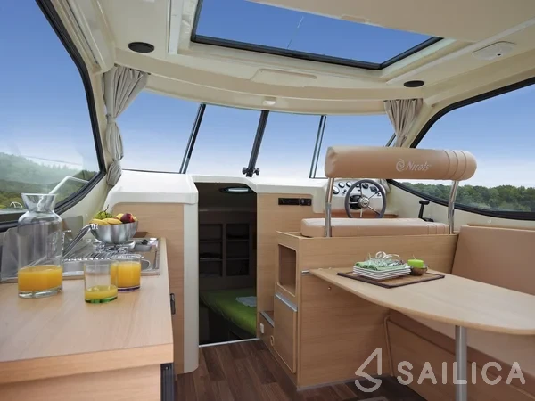Houseboat - Yacht Charter Sailica