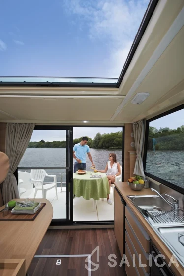 Houseboat - Yacht Charter Sailica