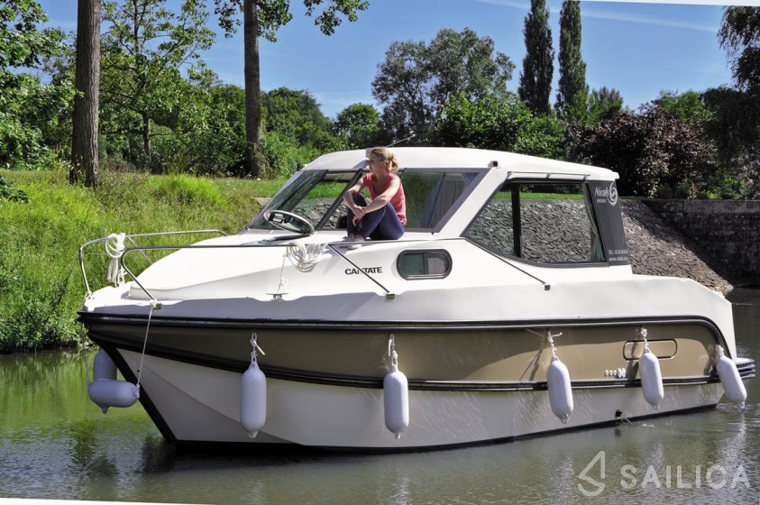 Houseboat - Yacht Charter Sailica