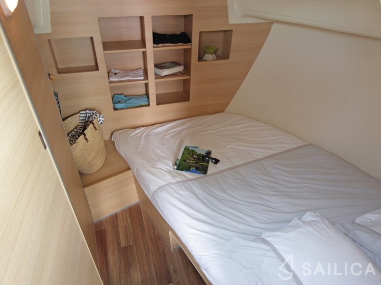 Houseboat - Yacht Charter Sailica