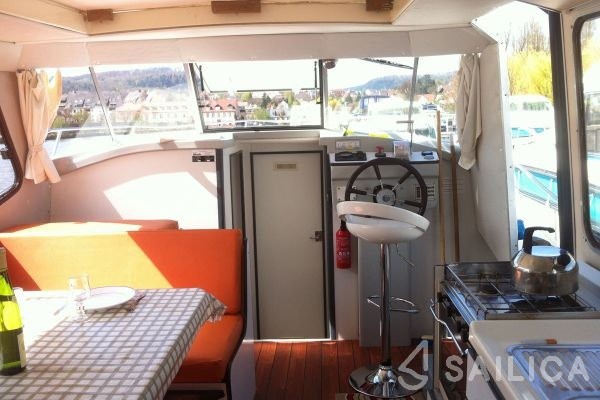 Houseboat - Yacht Charter Sailica