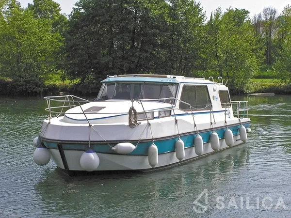 Houseboat - Yacht Charter Sailica
