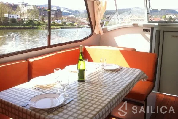 Houseboat - Yacht Charter Sailica