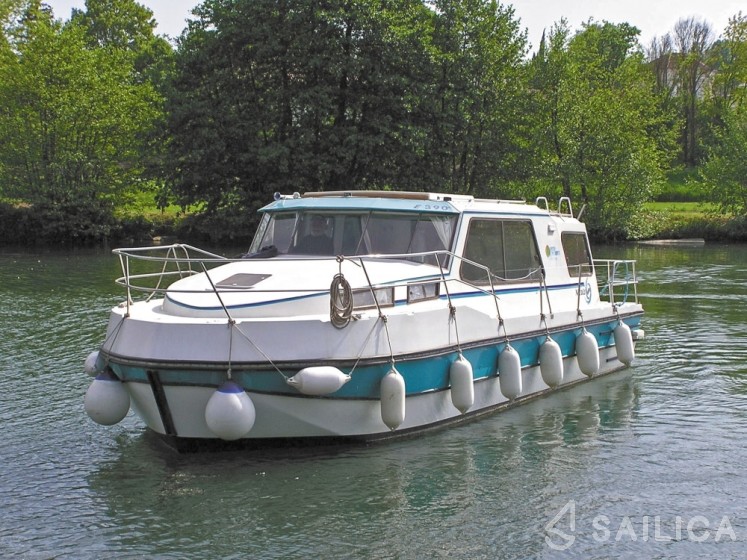 Houseboat - Yacht Charter Sailica