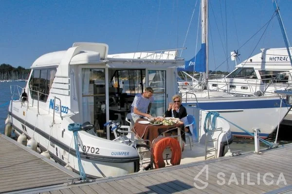 Houseboat - Yacht Charter Sailica