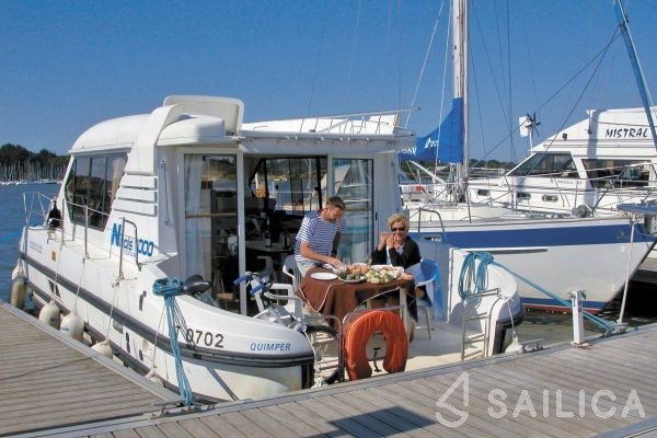 Houseboat - Yacht Charter Sailica