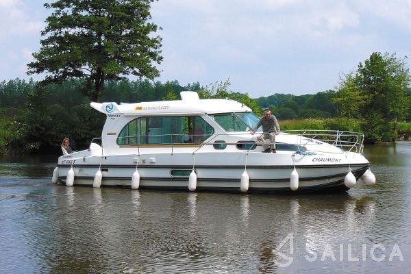 Houseboat - Yacht Charter Sailica