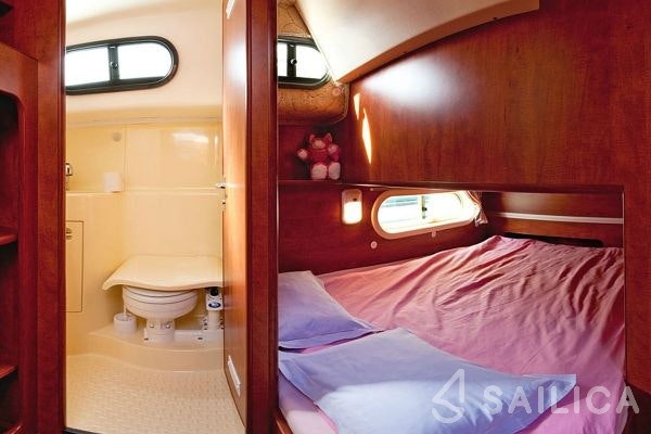 Houseboat - Yacht Charter Sailica