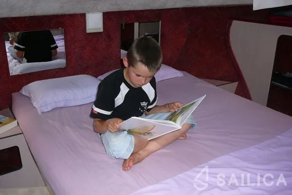 Houseboat - Yacht Charter Sailica