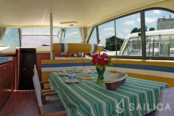 Houseboat - Yacht Charter Sailica