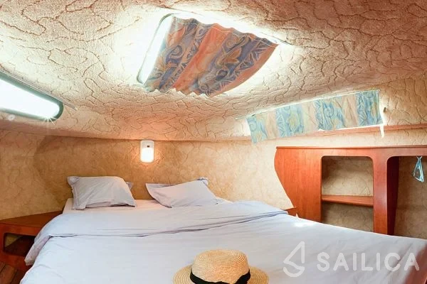 Houseboat - Yacht Charter Sailica