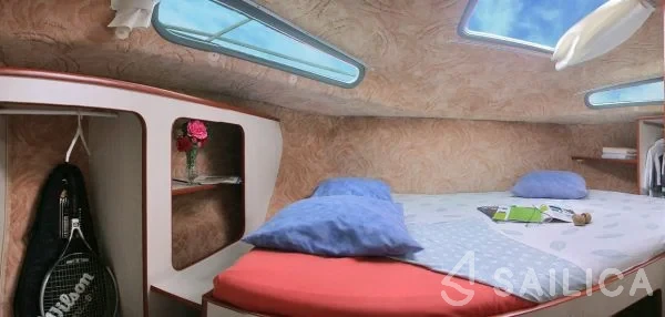 Houseboat - Yacht Charter Sailica