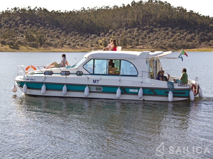 Houseboat - Yacht Charter Sailica
