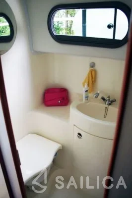 Houseboat - Yacht Charter Sailica
