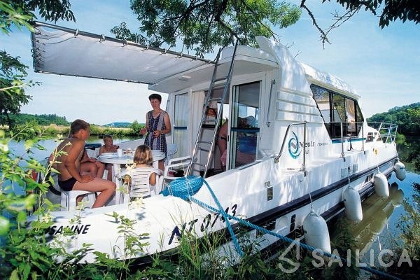 Houseboat - Yacht Charter Sailica