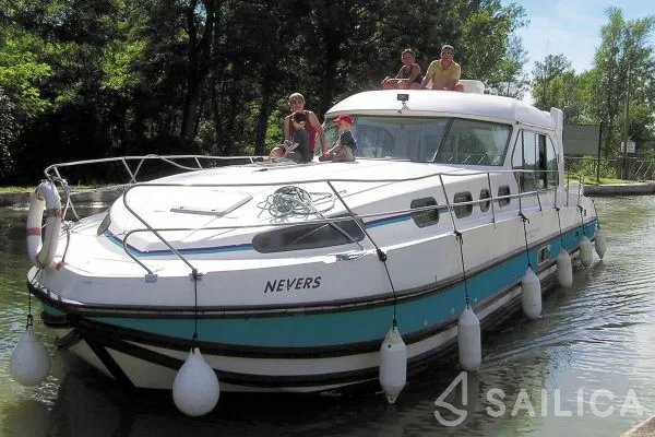 Houseboat - Yacht Charter Sailica
