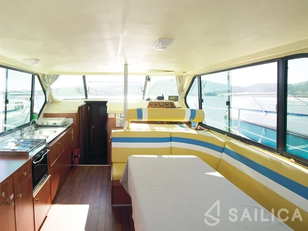 Houseboat - Yacht Charter Sailica