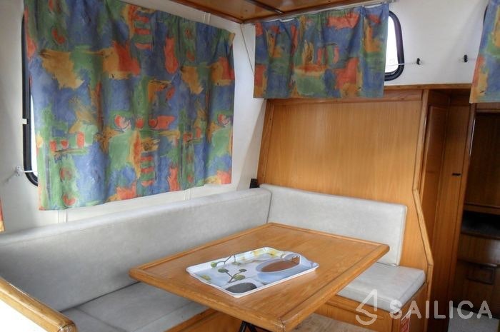 Houseboat - Yacht Charter Sailica