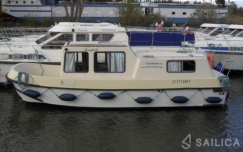 Houseboat - Yacht Charter Sailica