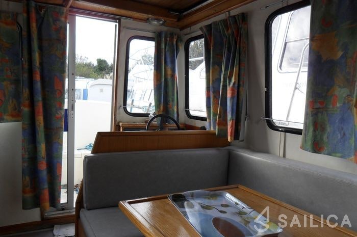 Houseboat - Yacht Charter Sailica