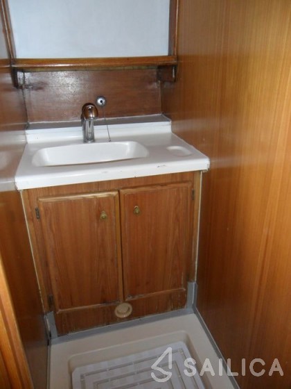 Houseboat - Yacht Charter Sailica