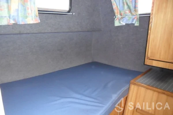 Houseboat - Yacht Charter Sailica