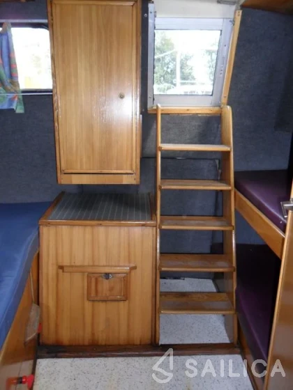 Houseboat - Yacht Charter Sailica