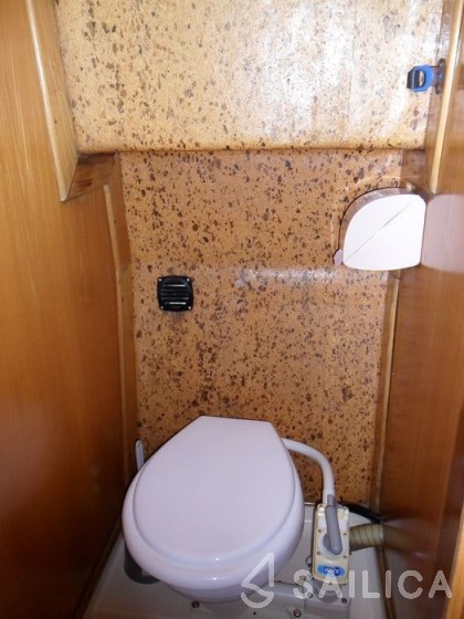 Houseboat - Yacht Charter Sailica