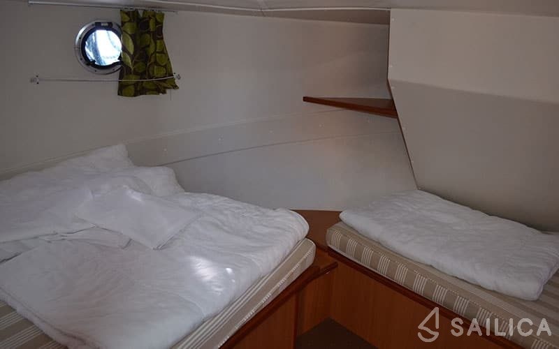 Houseboat - Yacht Charter Sailica