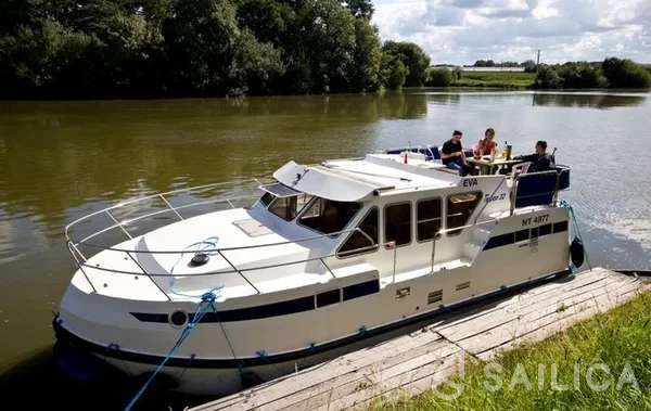 Houseboat - Yacht Charter Sailica