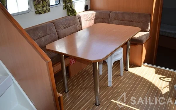 Houseboat - Yacht Charter Sailica