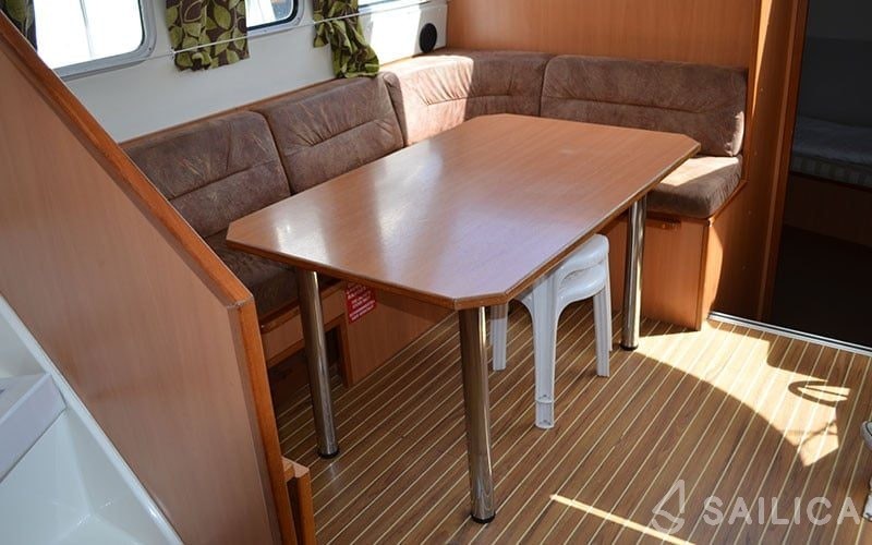 Houseboat - Yacht Charter Sailica