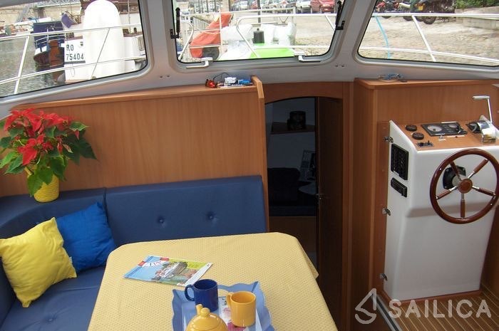 Houseboat - Yacht Charter Sailica