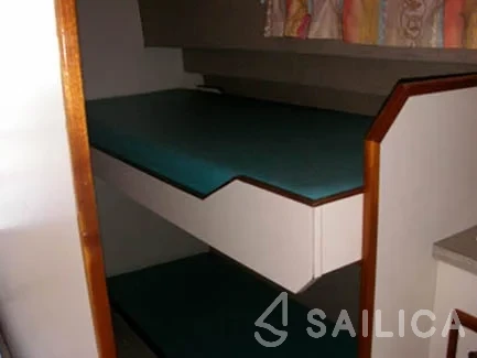 Houseboat - Yacht Charter Sailica